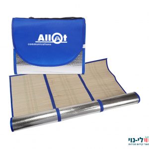 מחצלת קש כחולה