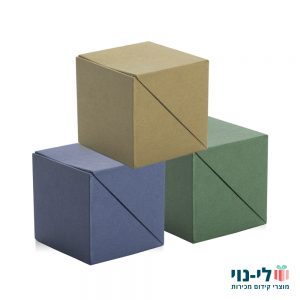 קובייה עם דפי ממו